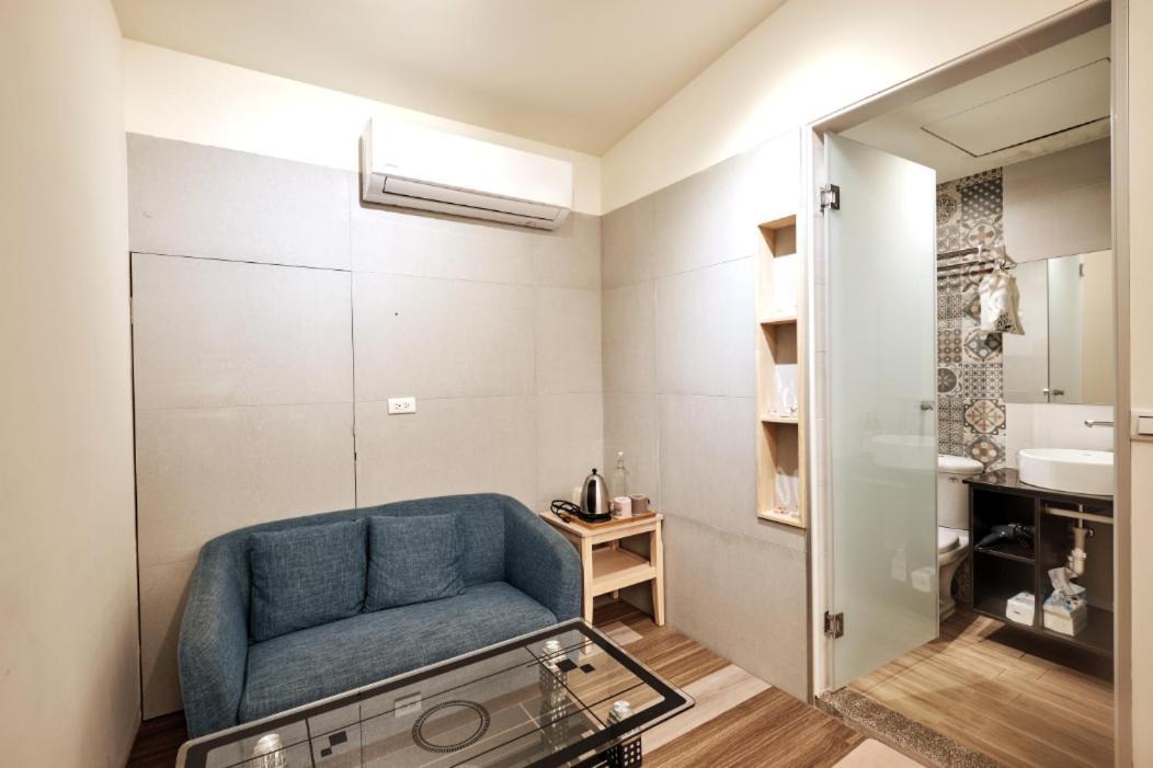小黑琵416輕旅 Little Happy Hostel Tainan Exterior foto